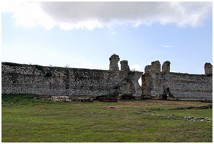 2130_i.jpg - Die Stadtmauer von Nikopolis (6.Jh.)