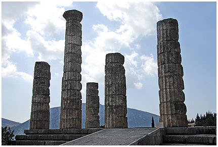 2244_i.jpg - Tempel des Apollon in Delphi