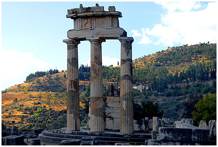 2266_i.jpg - Athena-Heiligtum in Delphi