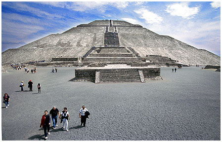 Mex-18.jpg - Sonnenpyramide in Teotihuacán