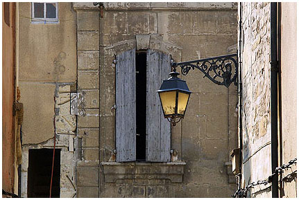 337_i_.jpg - Detail in Arles