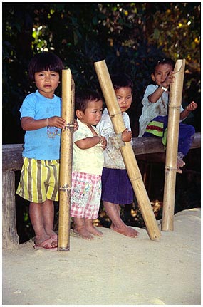 Thai3.jpg - Kinder im Bergdorf