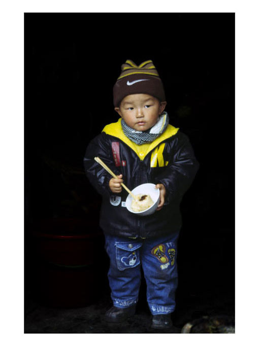 China_Reis-essender-Junge.jpg - Reis essender Junge in Shaoxing (China)