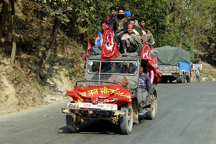 008_NEP1757_i.jpg - "Maoisten" auf Wahlkampftour